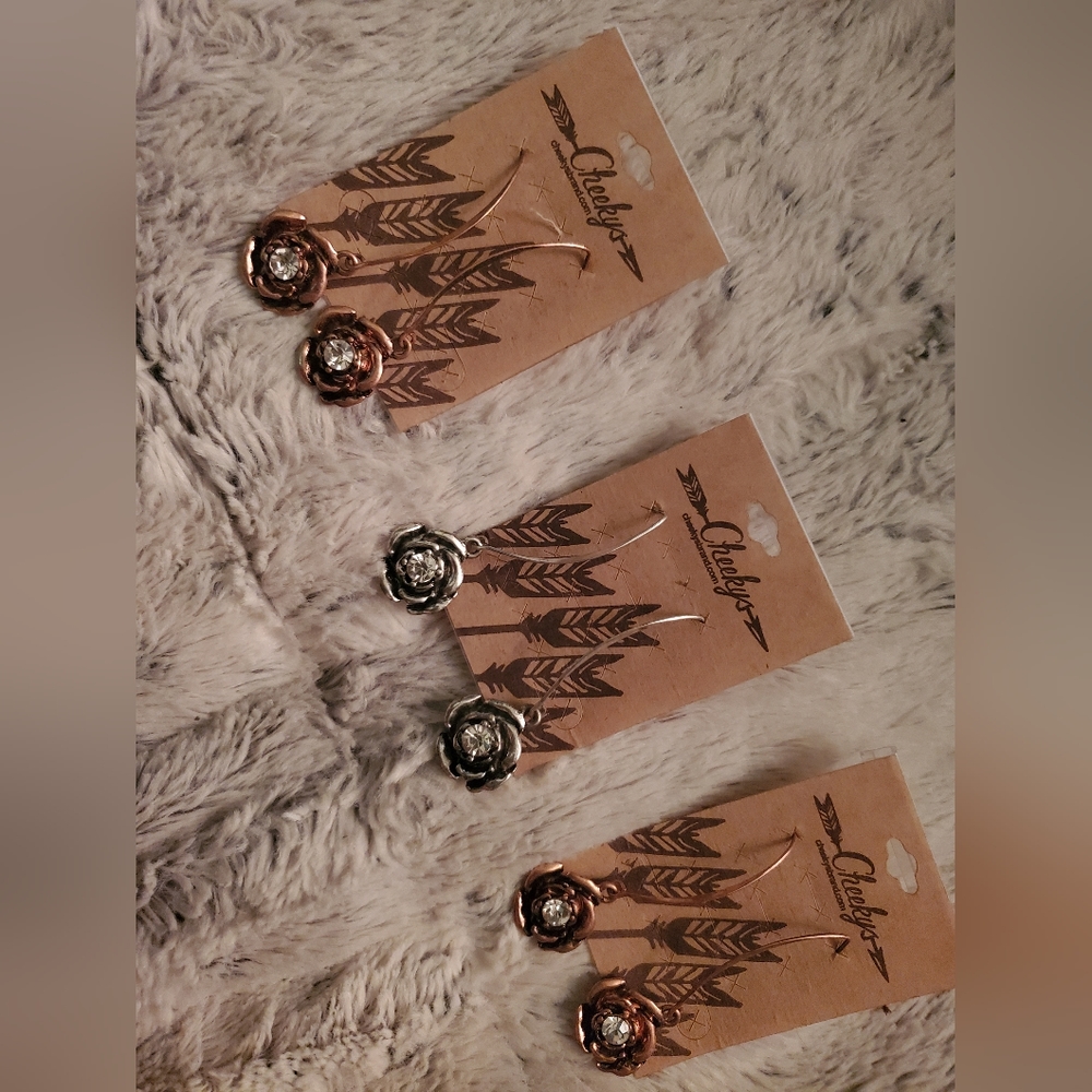 Cheekys dangle earrings